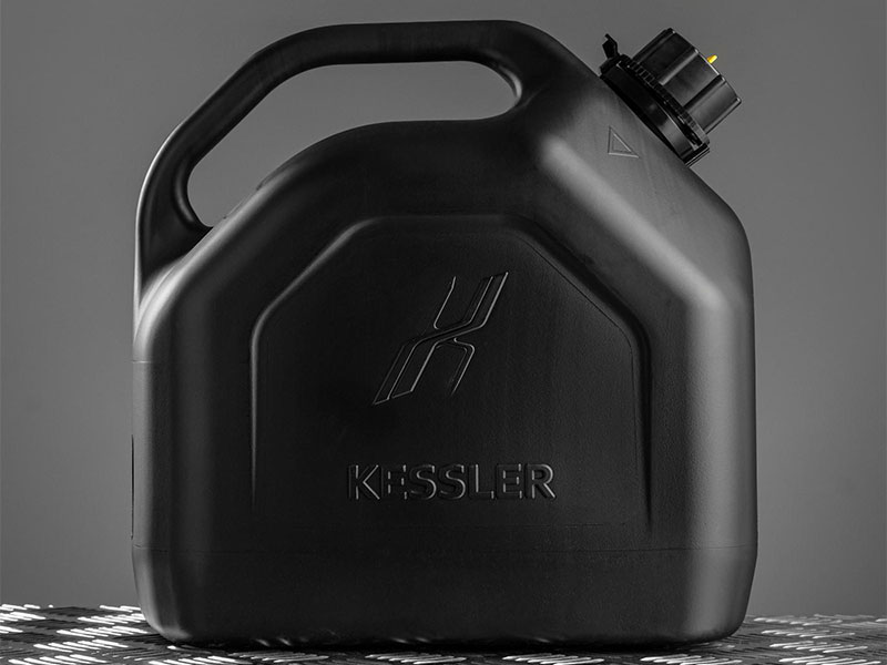 Бензин может помочь избавиться от пластилина